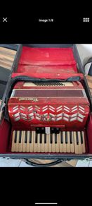 Vintage Parrot 34-key, 72-bass piano accordion