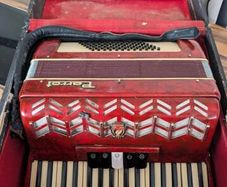 Vintage Parrot 34-key, 72-bass piano accordion