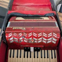 Vintage Parrot 34-key, 72-bass piano accordion