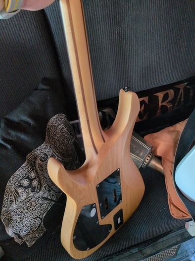 Schecter Reaper 6 FR with sustainiac