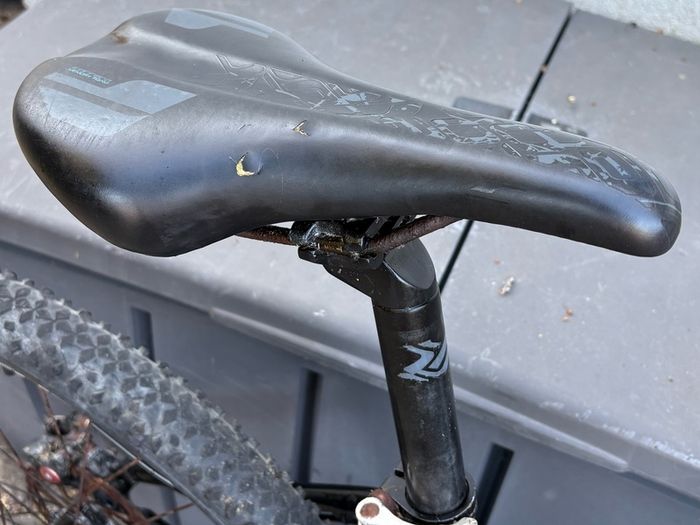 Carrera Vengeance Black 27.5 Mountain Bike - NEEDS SOME REPAIR WORK