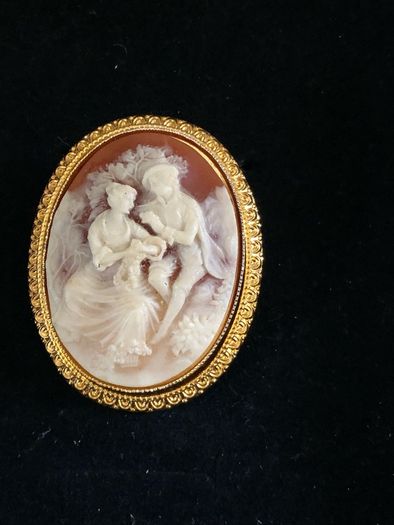 cameo brooch