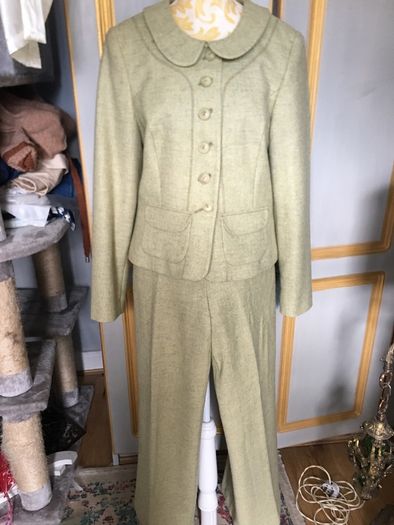 Aideen Bodkin suit.size 10 , as new