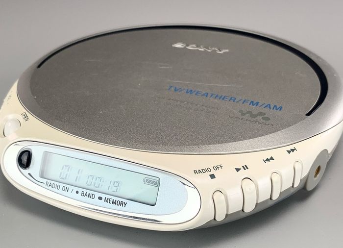 Sony D-FJ210 WalkMan Am/Fm/TV Weather CD Player