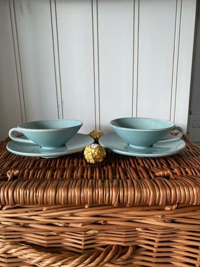 coffee cups & saucers