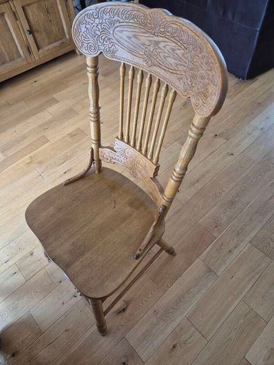 Beautiful solid mahogany extendable dining table and 6 chairs