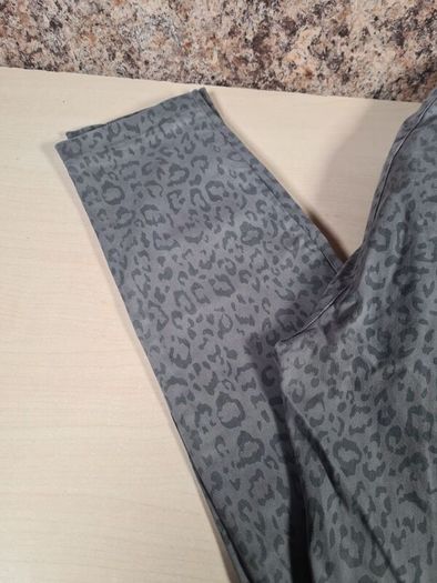 womens TOMMY HILFIGER jeans grey leopard print stretchy Size W31 L32