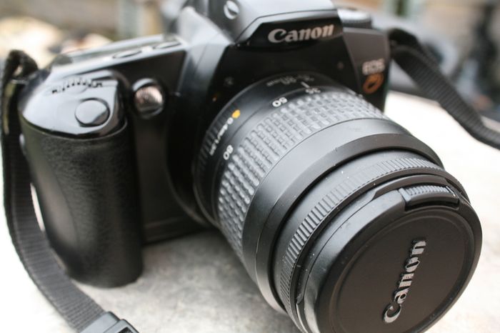 Canon Eos 88 (eos 3000 )+ Ef 35-80mm Lens