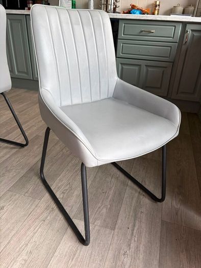Kitchen table with 6 chairs