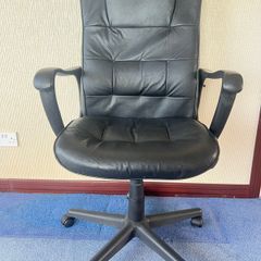 Black faux leather office chair (A)