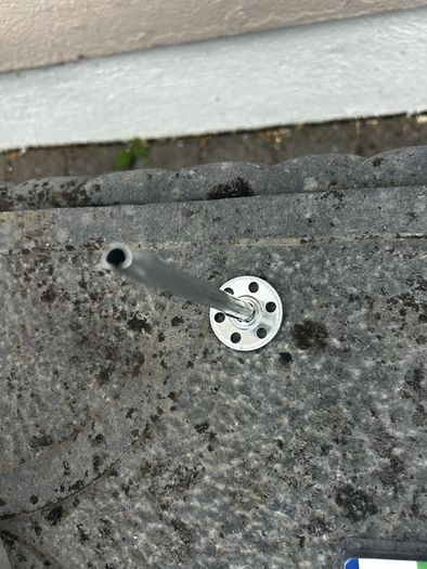Metal insulation plugs