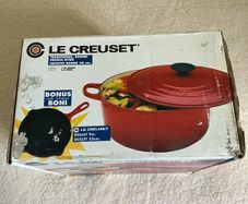 Le creuset casserole dish with lid and skillet pan