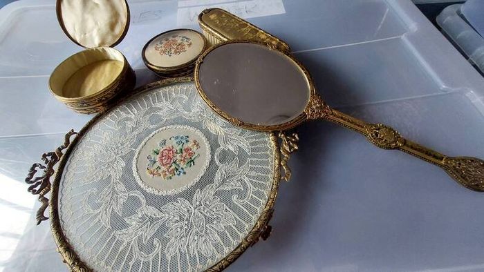 Antique dressing table set