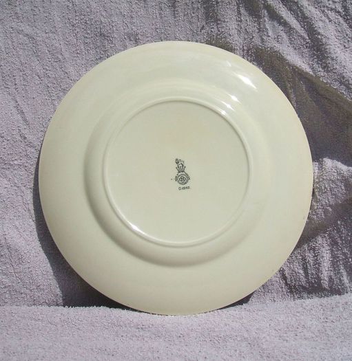 THE HUNTING MAN (D.6282) - a vintage Royal Doulton collector's plate (c.1950's). Excellent condition. PRICE REDUCED