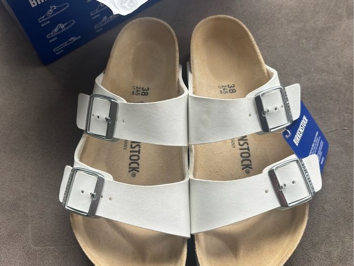 Brand new boxed Birkenstock Arizona White Size 5 / 38