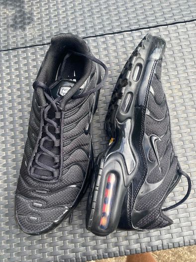 Black nike TNs Uk 10