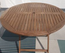 Foldable garden table