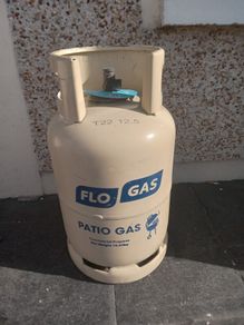 Patio gas bottle (full)