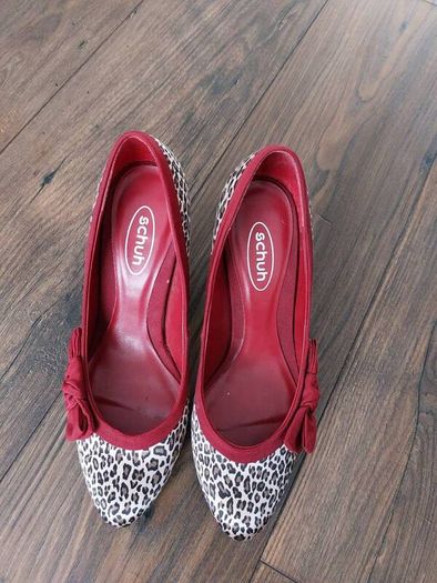 Schuh red shoes- uk7