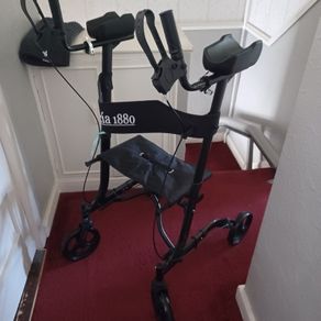 Upright Rollator with forearm support