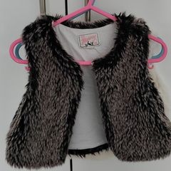 Sleevless coat for 2-3y girl