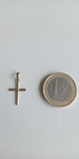 Solid 9ct gold cross pendant