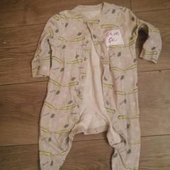 Baby suit 6 to 9 mts