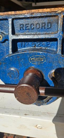 record 52 1\2.wood vice