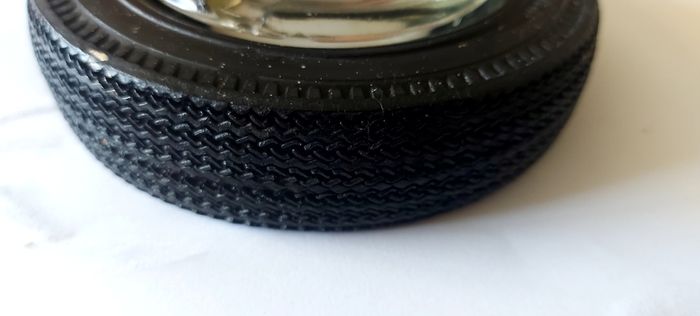 Goodyear tyre glass ashtray,,collectors item,,1960,70s,,hard to come by,,see pictures for condition ,sold as is ,little chip on the rim underneath,,wouldn't notice from top ,sold as seen