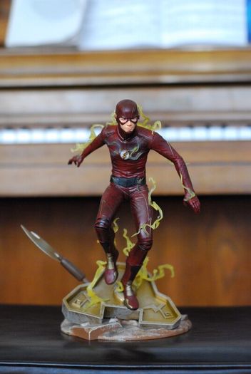 the flash statue