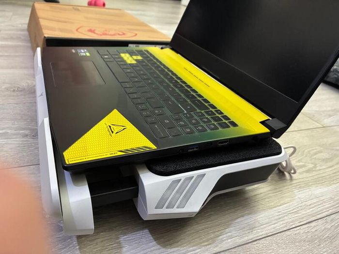 MSI Crosshair 15" QHD 165Hz | i9-12900H | RTX 3060 | Upgraded 64GB RAM | 1TB SSD + Flydigi BS1 Cooler (Mint Condition)