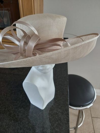 Stunning Oatmeal / Blush Wide Rimmed Hat by Linea