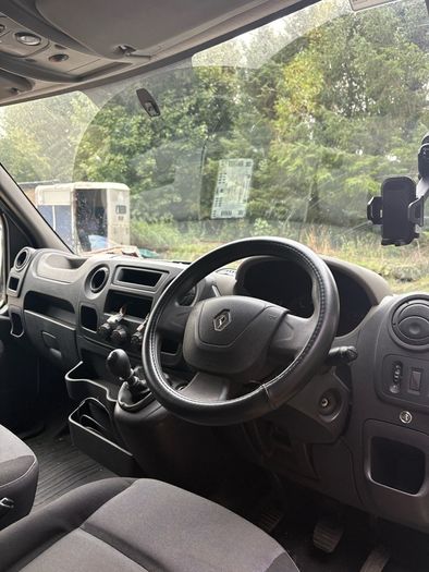 132 Renault master 3.5 horse van