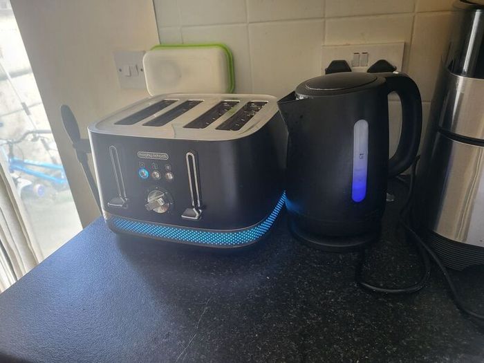 morphy richards kettle and 4 piece toaster