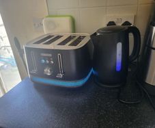 morphy richards kettle and 4 piece toaster