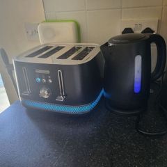 morphy richards kettle and 4 piece toaster