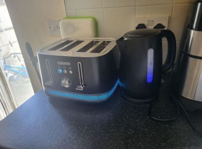 morphy richards kettle and 4 piece toaster
