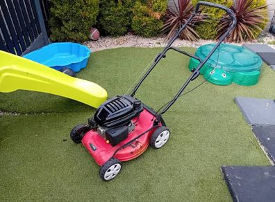Self drive mower