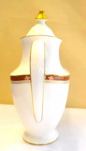 Pristine Vintage Royal Doulton "Sandon" Coffee Pot
