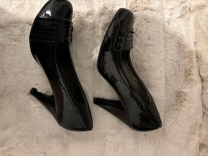 J.R. Collection black patent court shoes