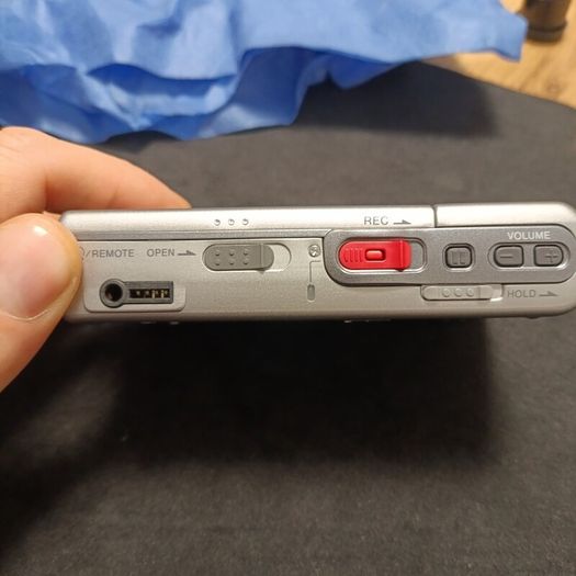 Sony MZ-R30 MiniDisc player from 1997
