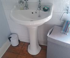 Traditional Bathroom Basin, Chrome Taps & Pedestal
