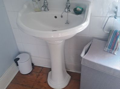 Traditional Bathroom Basin, Chrome Taps & Pedestal