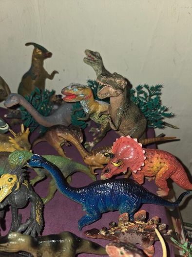 41 Dinosaur Lot