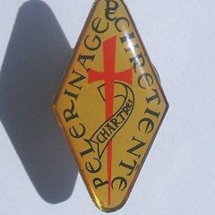 CHRISTIAN PILGRIMAGE TO CHARTRES (France) - a pilgrims souvenir badge of the annual pilgrimage from Paris to Chartres (1980s)