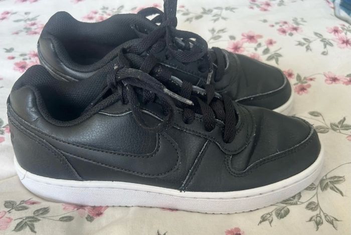 Nike runners size 4