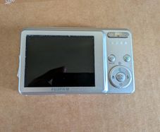 Fujifilm FinePix J10 Digital Camera