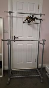 Adjustable double clothes rail