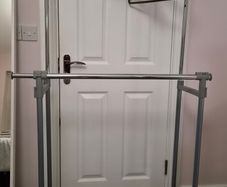 Adjustable double clothes rail