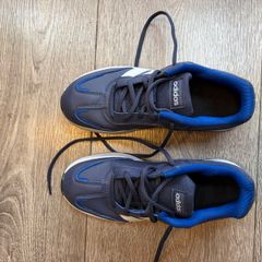 Adidas Childrens runners Navy UK 3.5 EU36